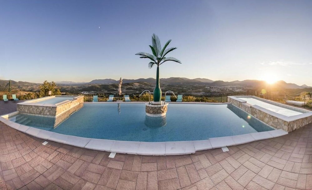 Фото La Castellaia Resort