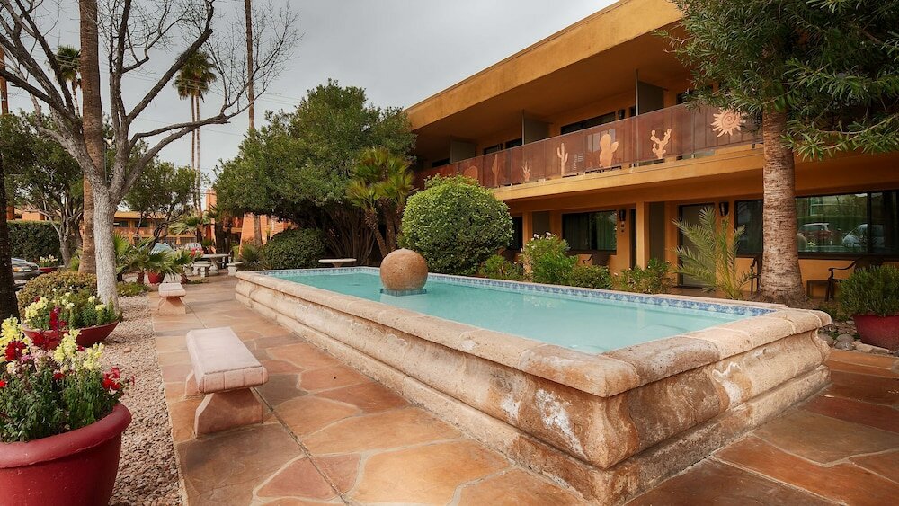 Фото Best Western Royal Sun Inn & Suites