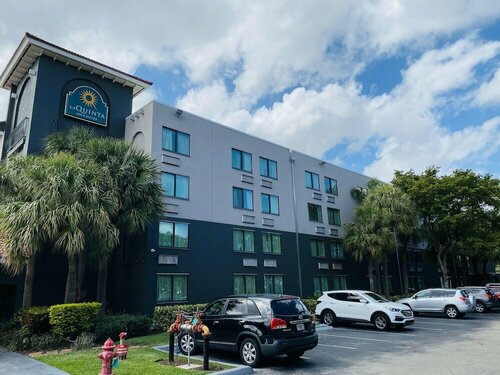 Гостиница La Quinta Inn & Suites by Wyndham Ft Lauderdale Cypress Cr в Корал Спрингс