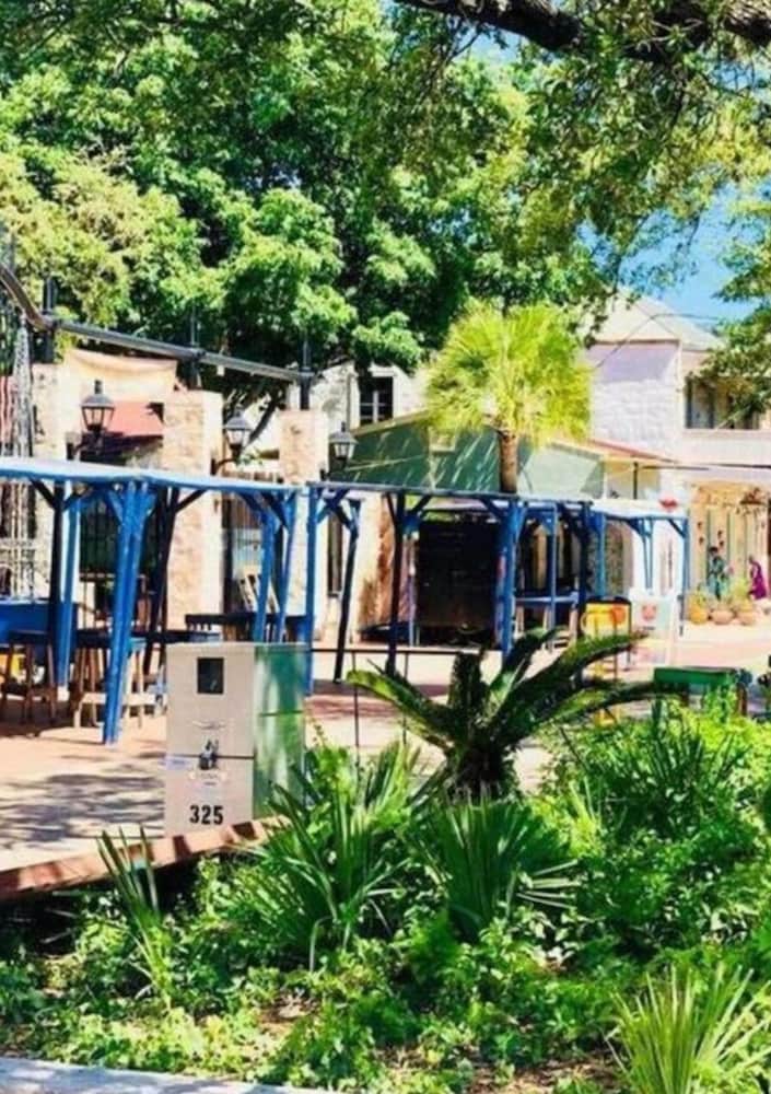 Фото Stunning 3 Br Home Near Dt Alamodome - Riverwalk