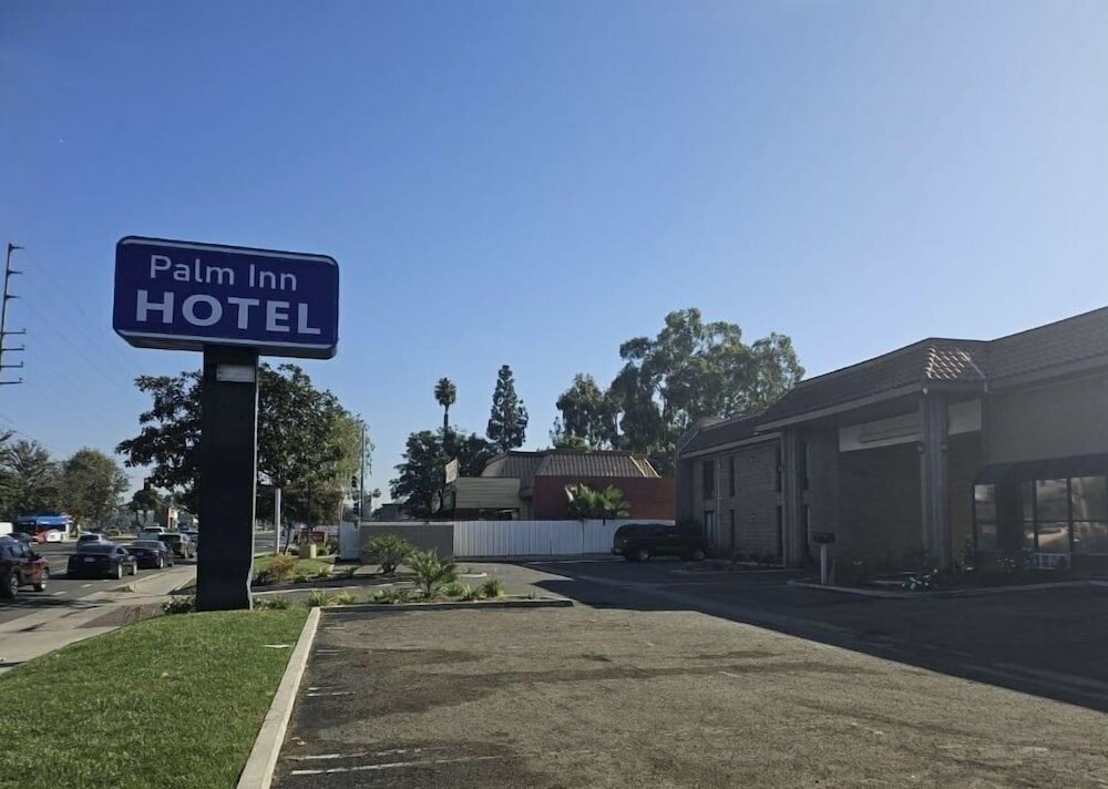 Фото Palm Inn Hotel near Tyler Mall Riverside
