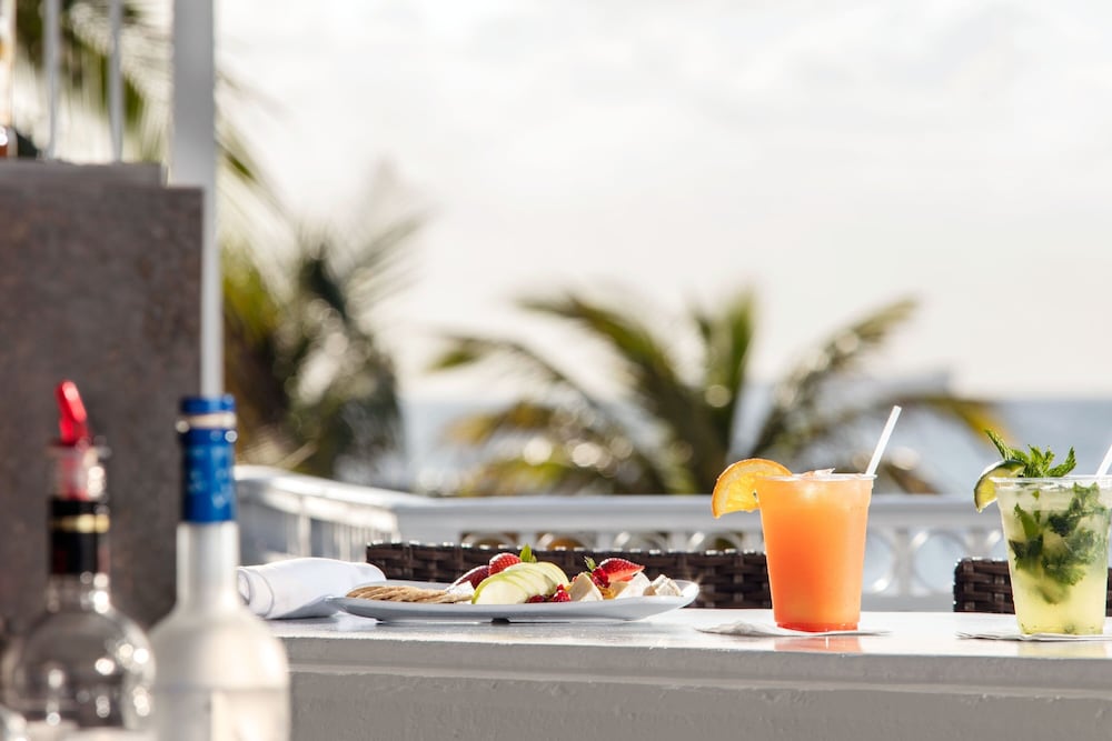 Фото Courtyard by Marriott Fort Lauderdale Beach