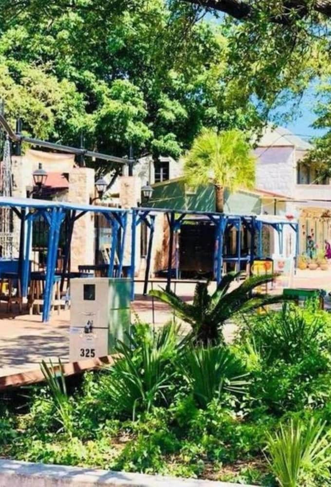 Фото The Xennial Ice Cold Ac With Fast Wi-fi