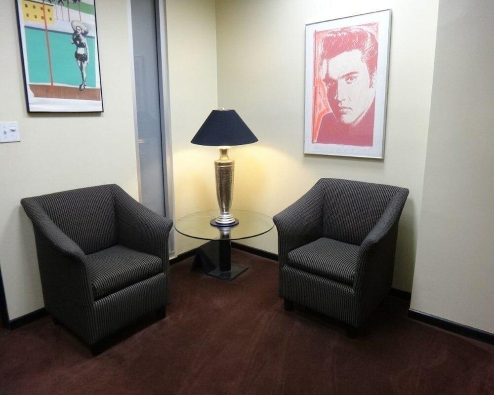 Фото Ramada Plaza by Wyndham West Hollywood Hotel & Suites