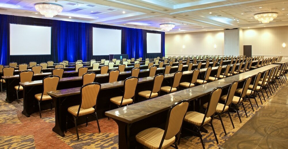 Фото Embassy Suites by Hilton Portland Washington Square