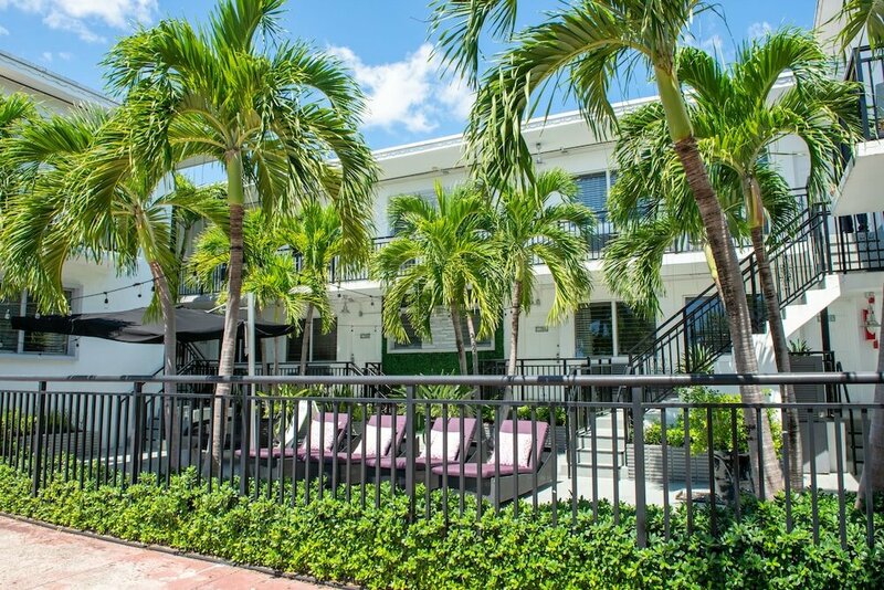 Гостиница Beachside Apartment Hotel в Майами-Бич
