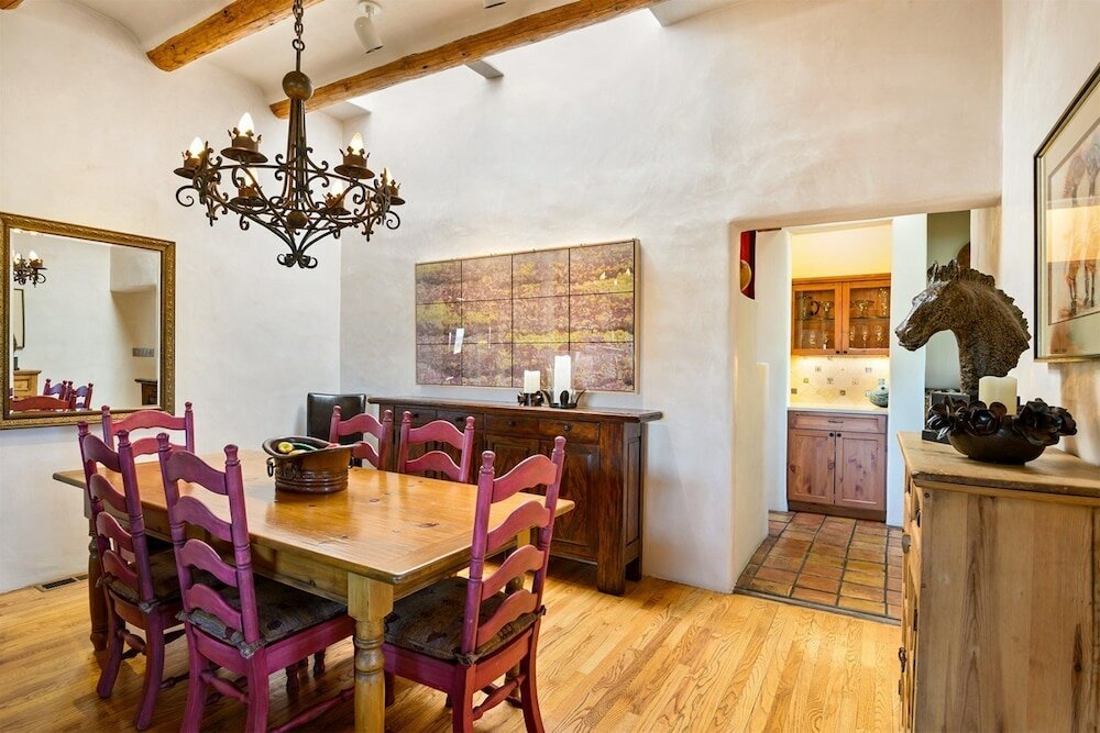 Фото Hummingbird - Spectacular Views, Stunning East Side Home, Walk to Canyon Rd