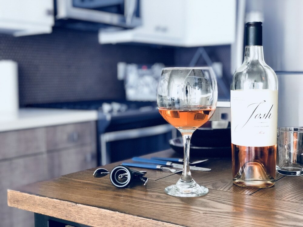 Фото New Lyfe Finest Luxury Apartment