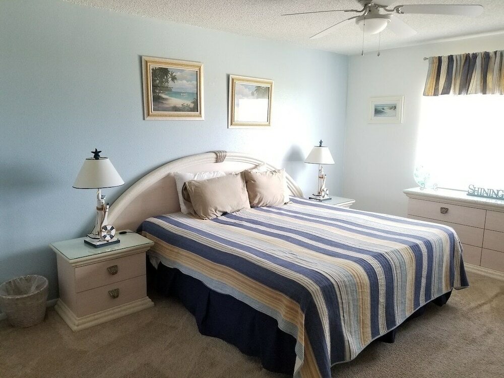 Фото Ocean View 2 Bed, 2 Bath, Steps to the Beach - Spanish Trace 240