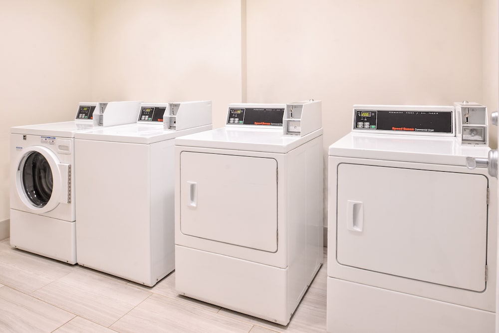 Фото Holiday Inn Express Tampa N I-75 - University Area, an Ihg Hotel