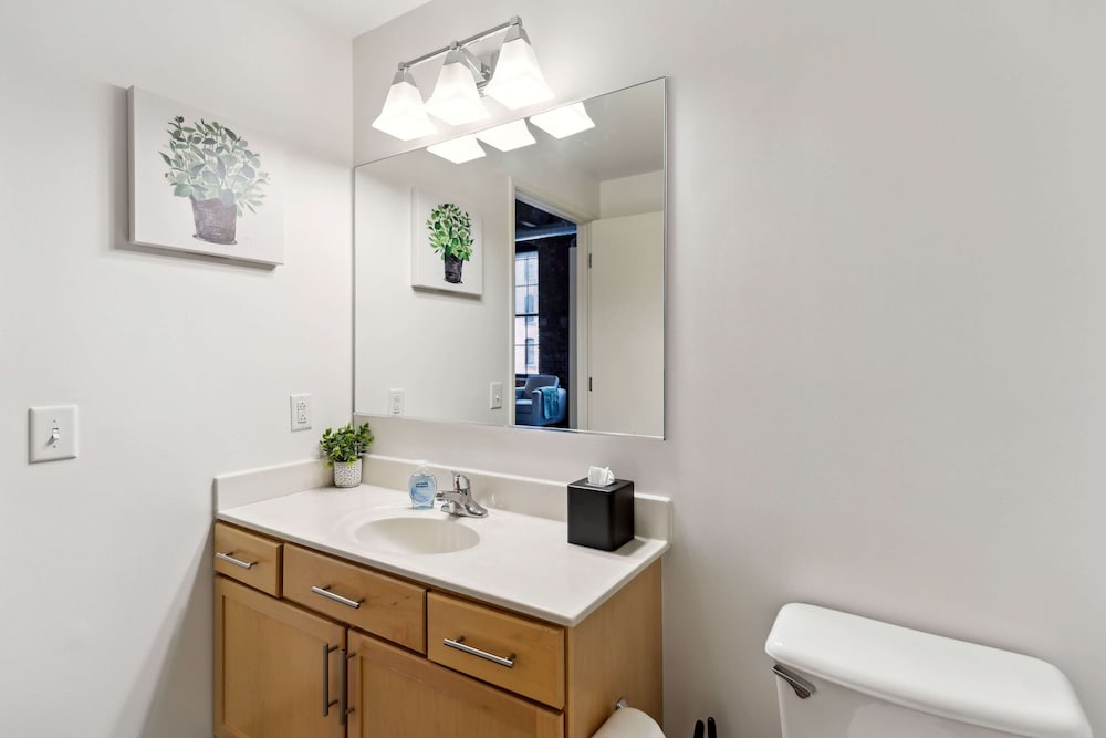 Фото Historic Loft Retreat With Pool