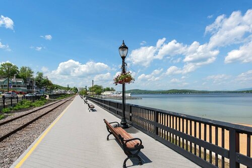 Внешний вид отеля Holiday Inn Express Hotel & Suites Tilton - Lakes Region, an Ihg Hotel в Тилтоне, фото 5