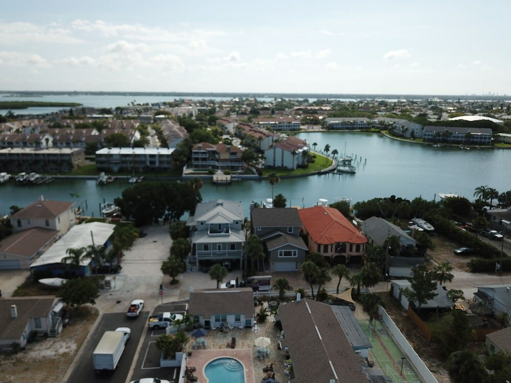 Фото The Bungalows