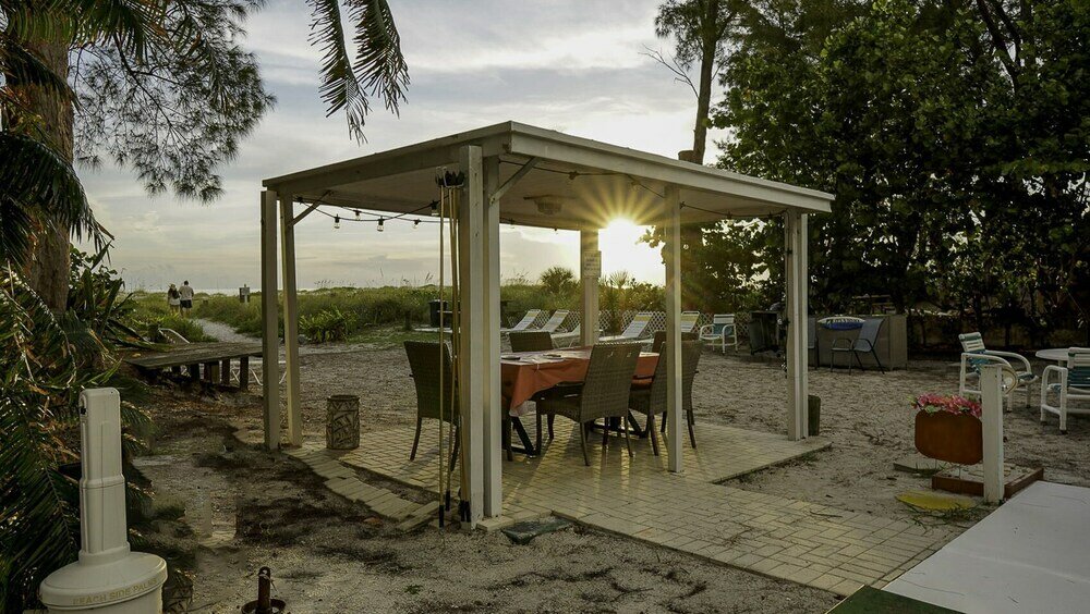 Фото Two Mermaids Resort