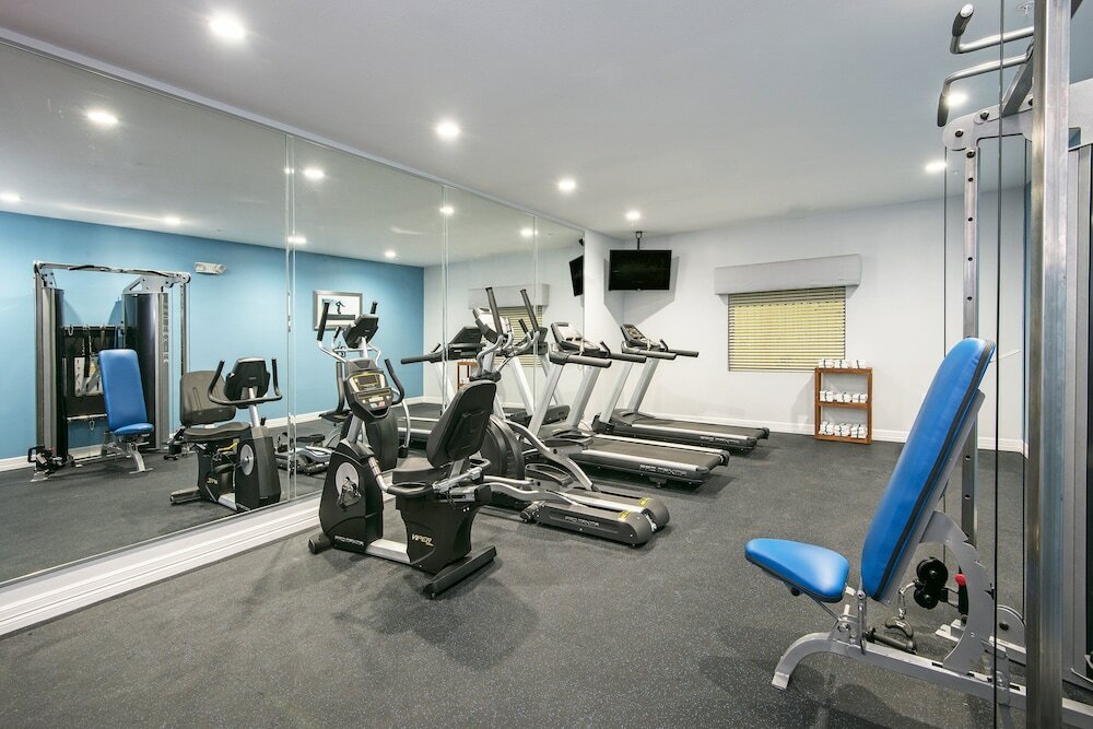 Фото Holiday Inn Express & Suites Houston North - Iah Area, an Ihg Hotel