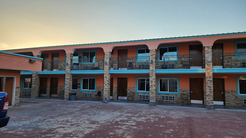 Фото B&j Hotel and Apartment