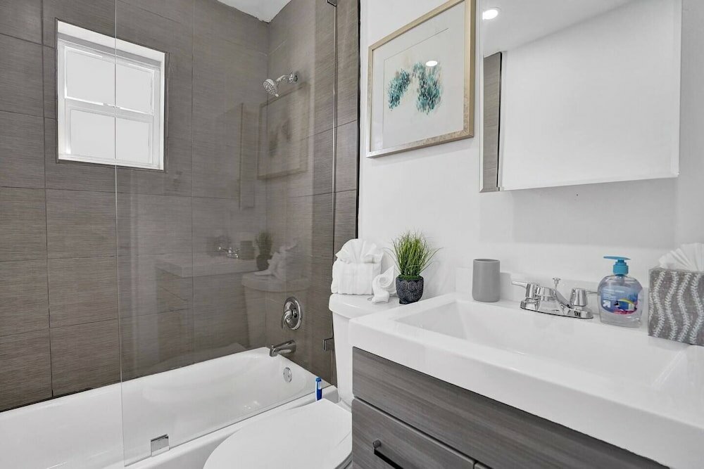 Фото Newly Renovated 3br Home with Hot tub