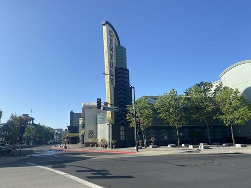 Гостиница Sun Valley Inn в Уолнат-Крике