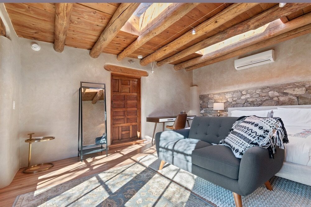 Фото Apricot - Light-filled Modern Update to Historic Home, Walk to The Plaza and Canyon Rd