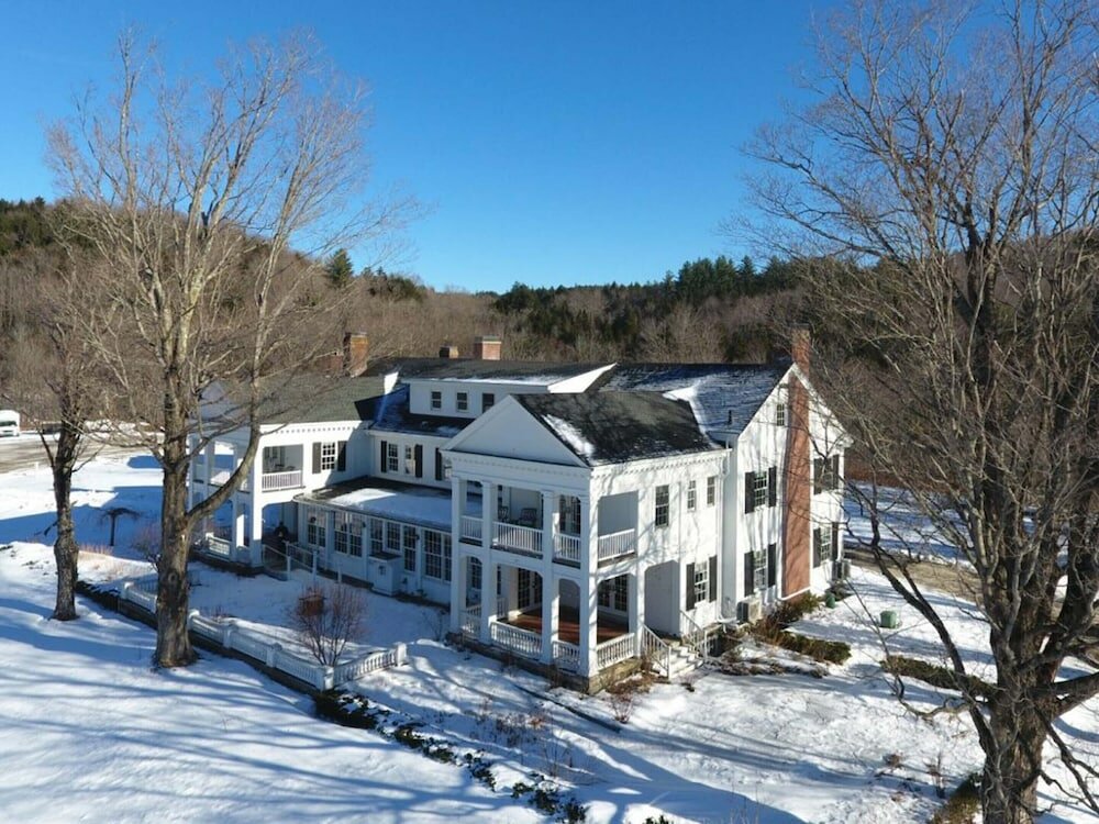 Фото The White House Inn