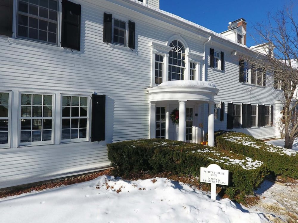 Фото The White House Inn