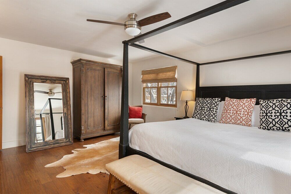 Фото Tecolote - Authentic Home Right Next to The Plaza, Hot Tub, Roof Deck