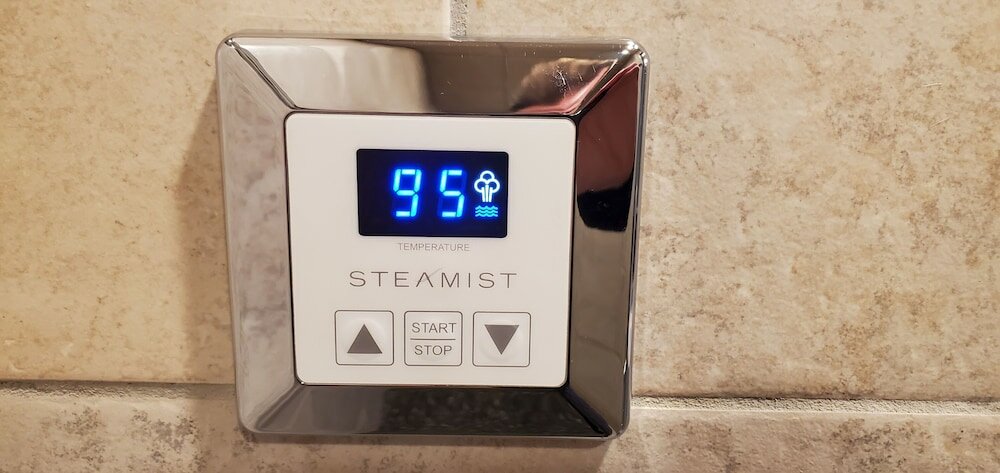 Фото Couples Retreat With Hot Tub, Sauna and Steam Room