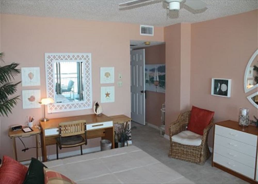 Фото 3 Bedroom Oceanfront Luxury Condo - Sand Dollar III, 404