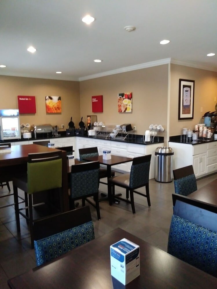 Фото Comfort Inn South Tulsa - Woodland Hills