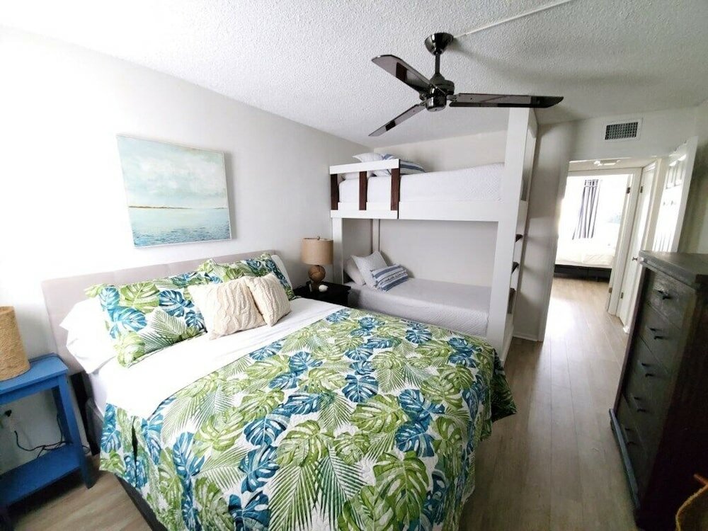 Фото Ocean View 2 Bed, 2 Bath, Steps to the Beach - Spanish Trace 240