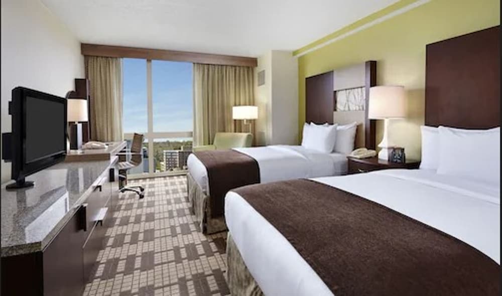 Фото Doubletree by Hilton Washington Dc/Silver Spring