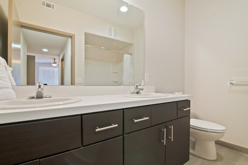 Фото Global Luxury Suites Austin Downtown