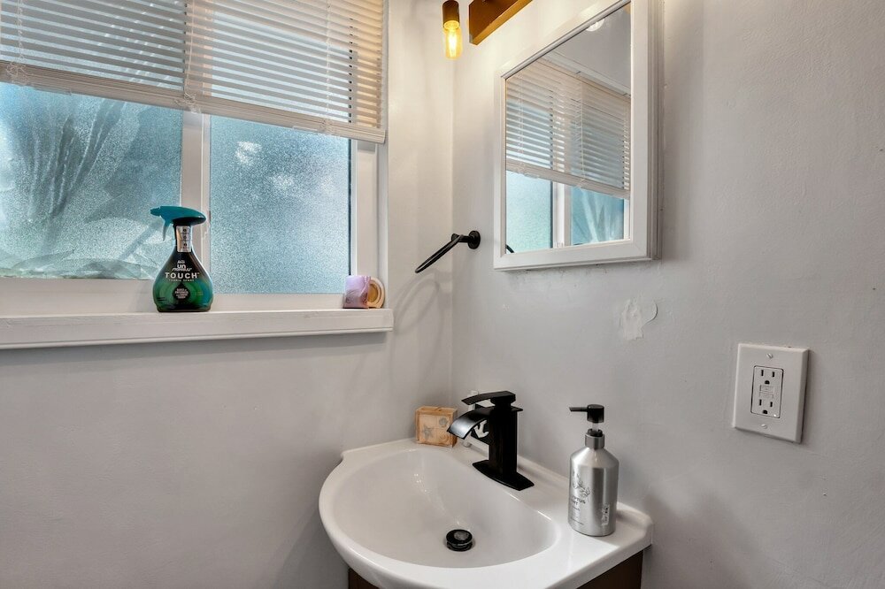 Фото Sunset Stays by the Beach & Caddy's