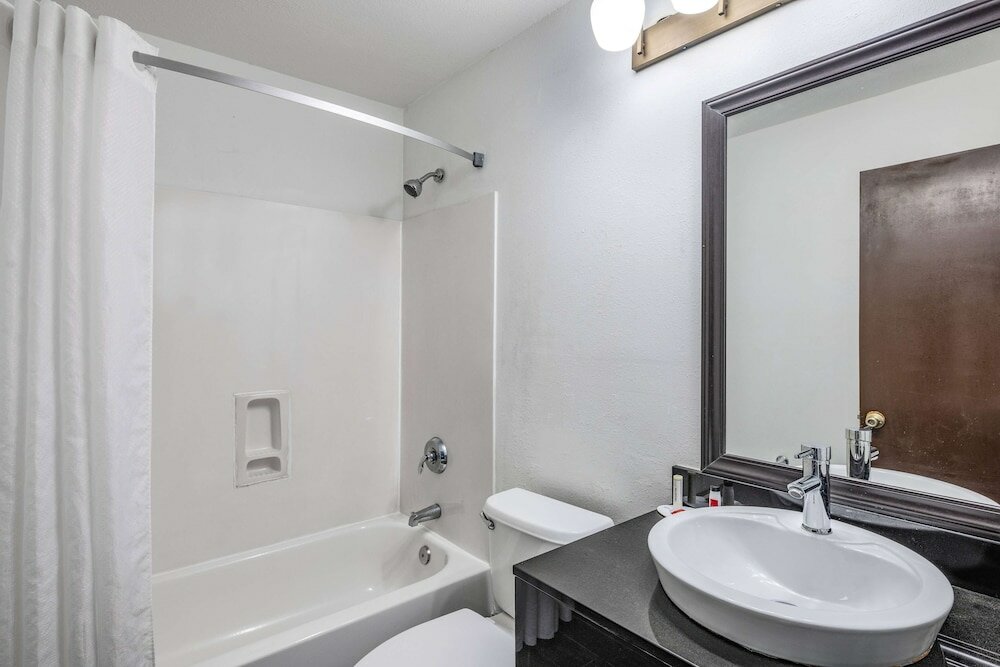 Фото Super 8 by Wyndham Pensacola