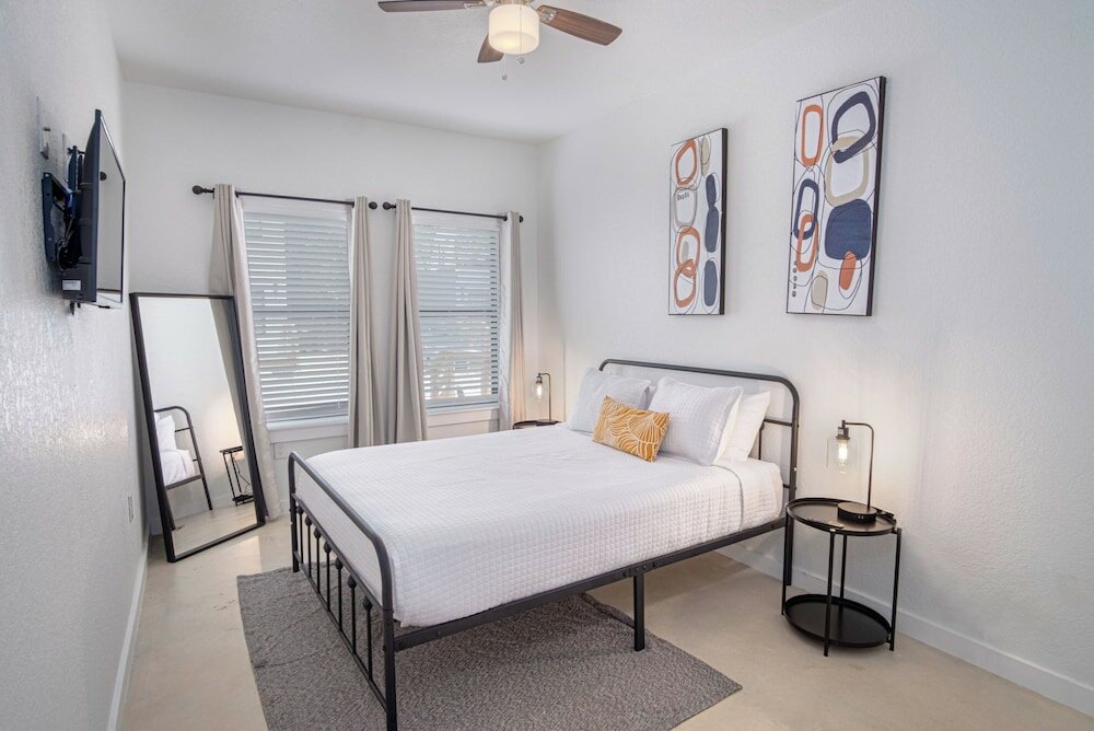 Фото Brand New 3 Stylish 3br Near Exciting Downtown