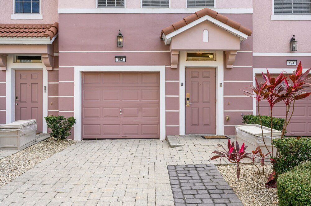 Фото Vista Cay Resort Direct Townhomes by Millennium Management