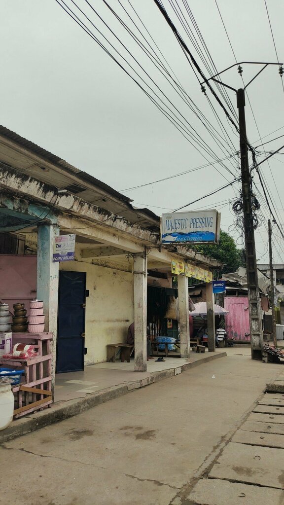 Dry cleaning Majestic Pressing, Douala, photo