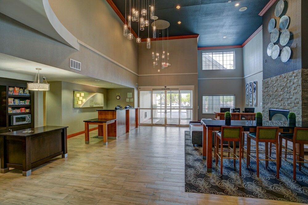 Фото Holiday Inn Hotel & Suites-Milwaukee Airport, an Ihg Hotel