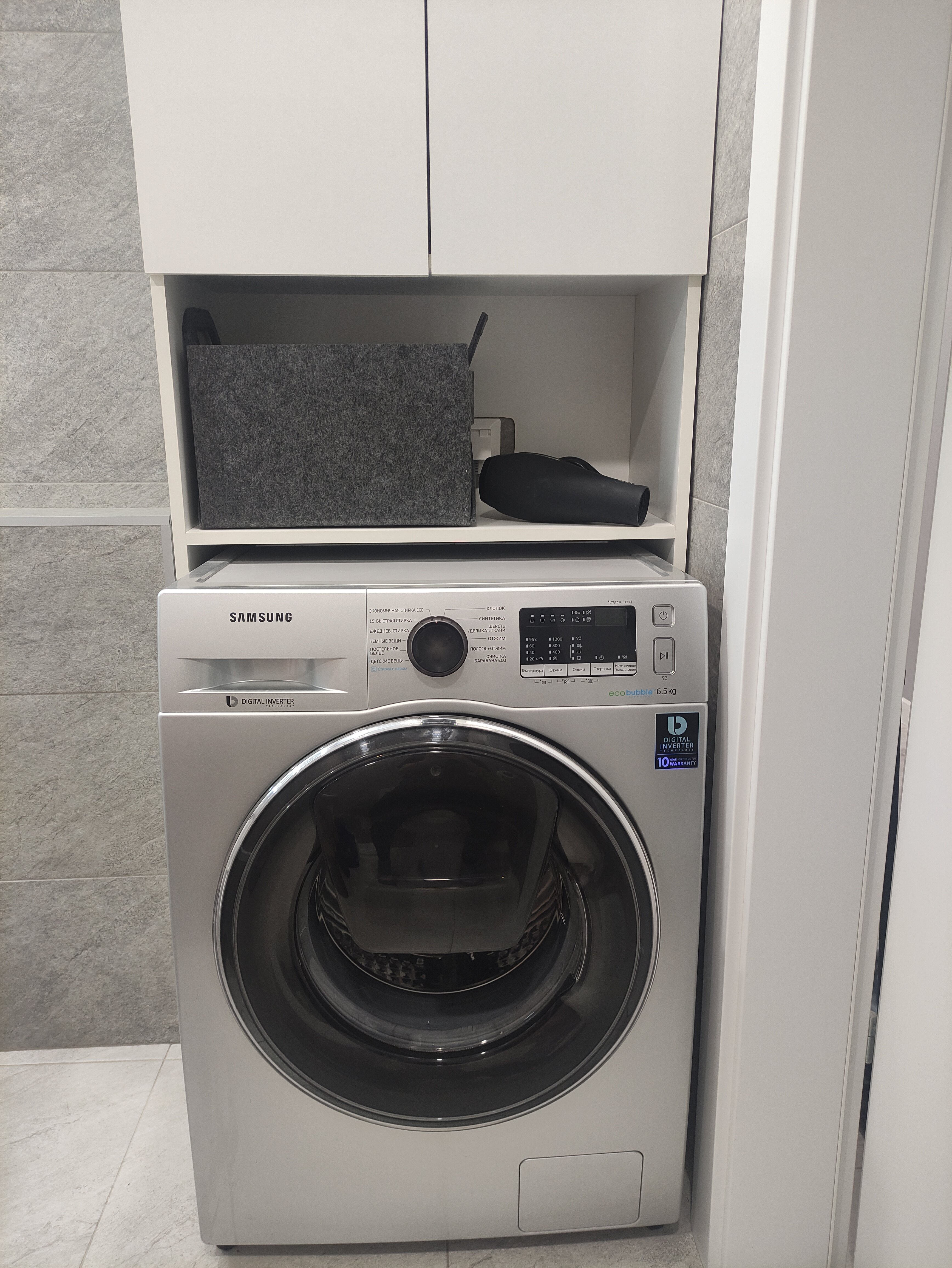 Фото Двухкомнатная квартира у площади