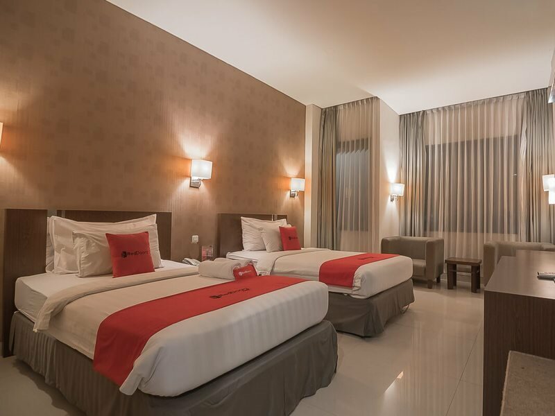 Фото RedDoorz Premium near Paris Van Java Mall