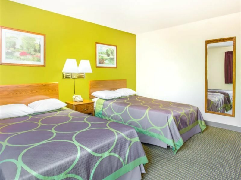 Фото Super 8 by Wyndham Richmond/Broad Street