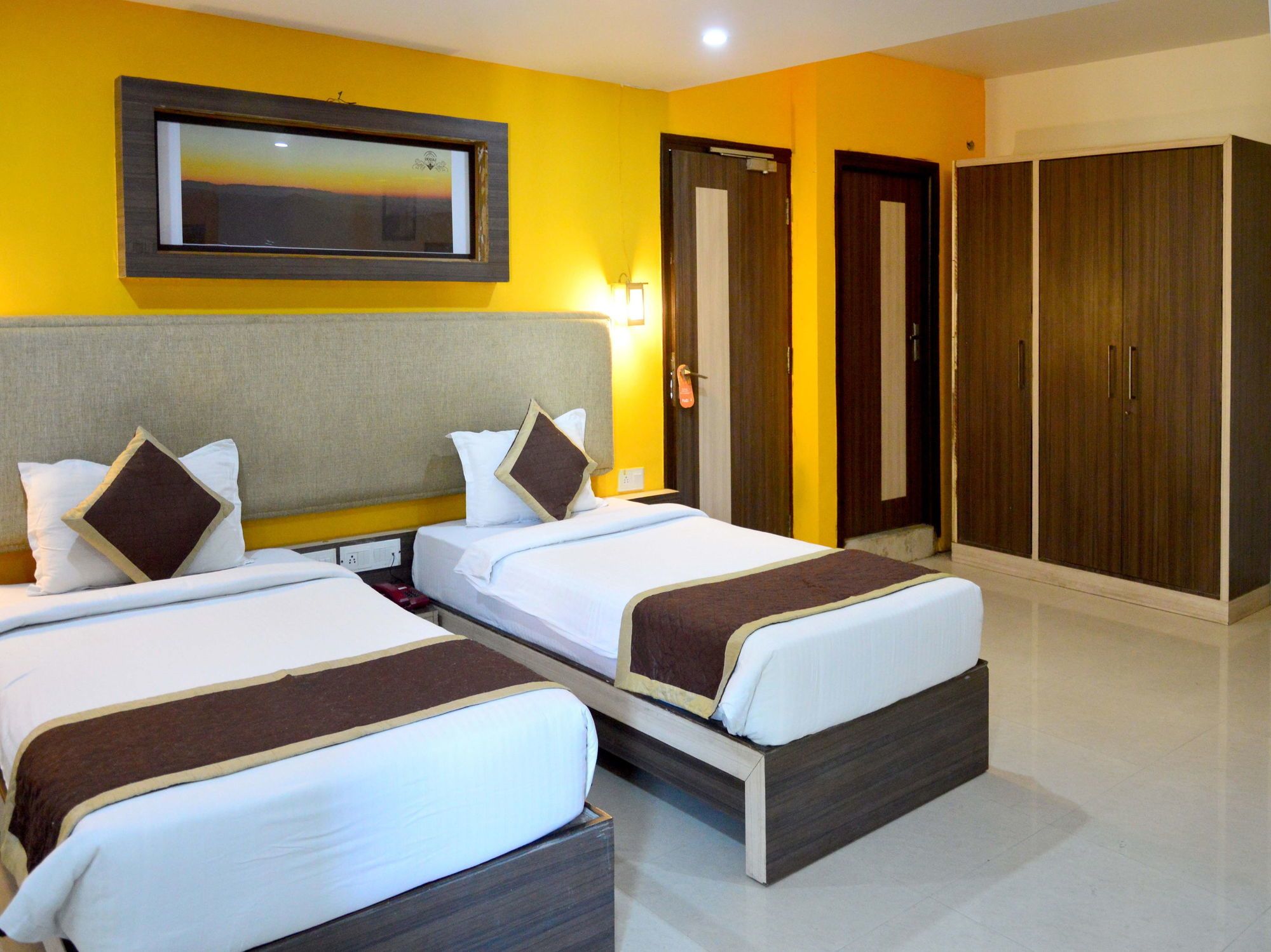 Фото Dodas Palace by ShriGo Hotels