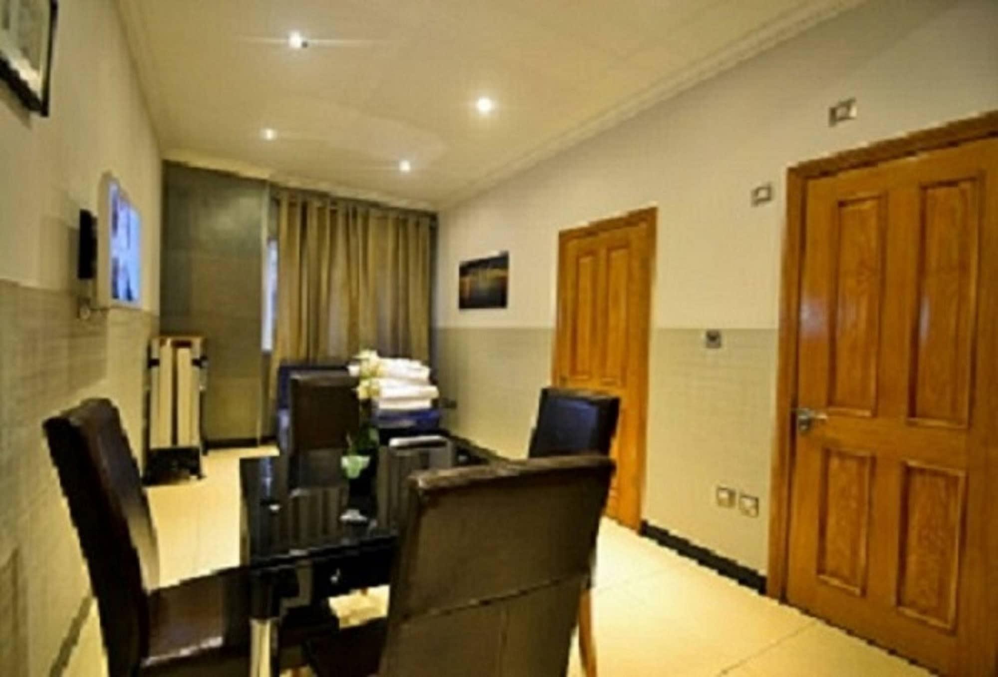 Фото Hyde Park Apartments