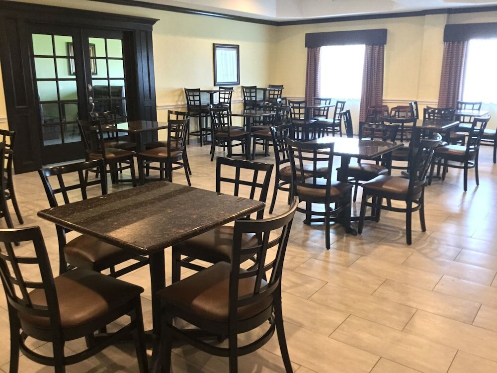 Фото Days Inn & Suites by Wyndham Galveston West/Seawall