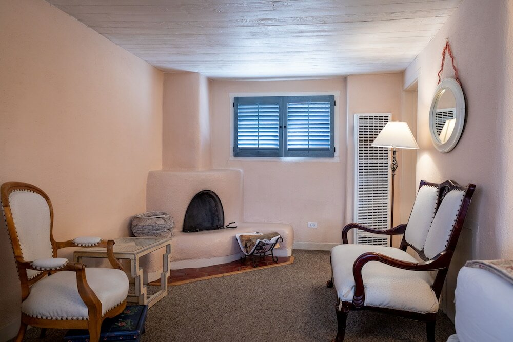 Фото The Historic Taos Inn