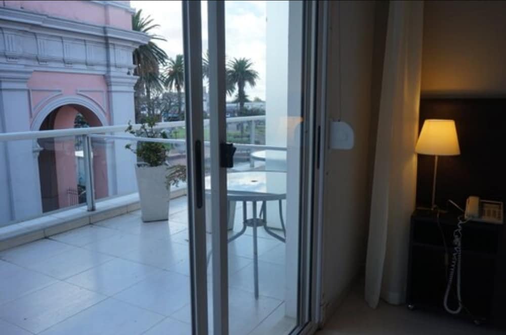 Фото De la Plaza Hotel