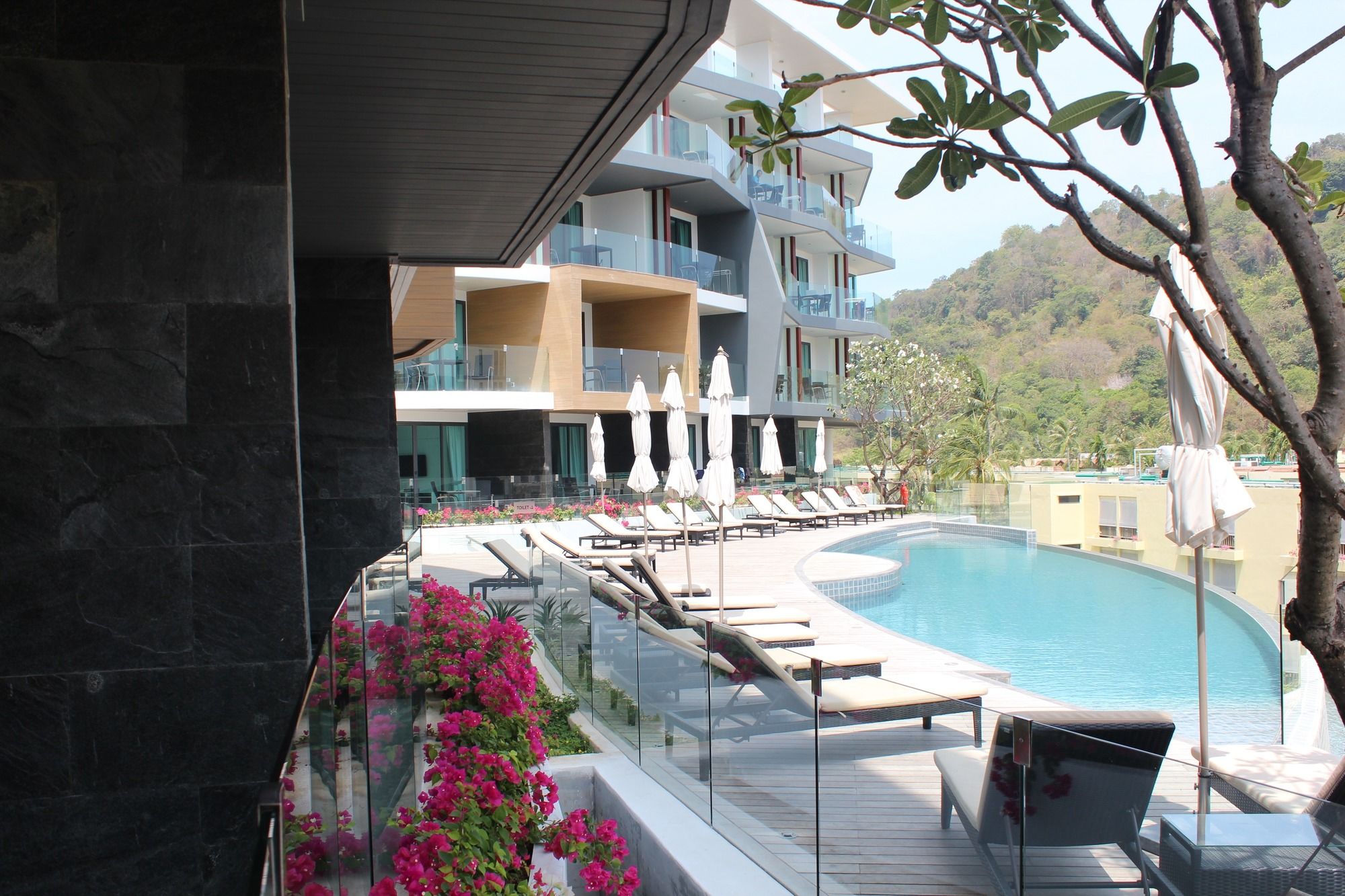 Фото Absolute Twin Sands Resort & SPA Patong