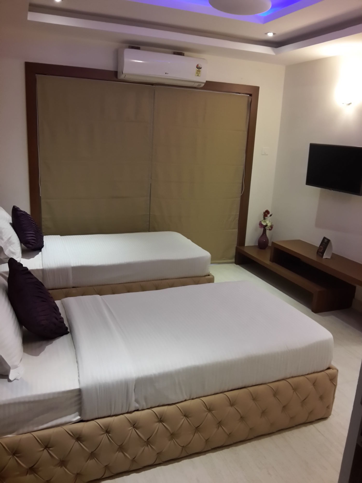 Фото Icon Suites by Bhagini