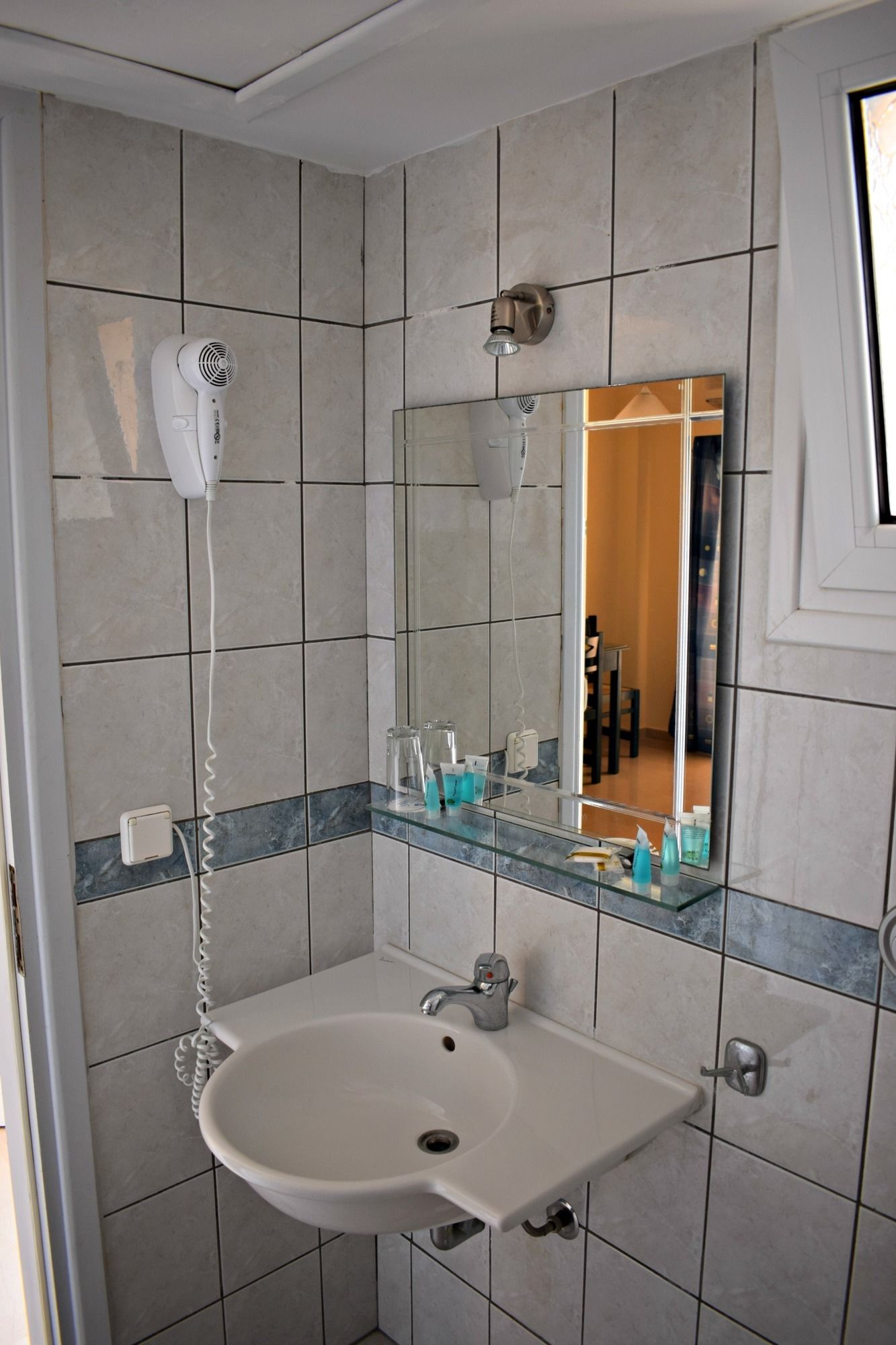 Фото Adonis Hotel