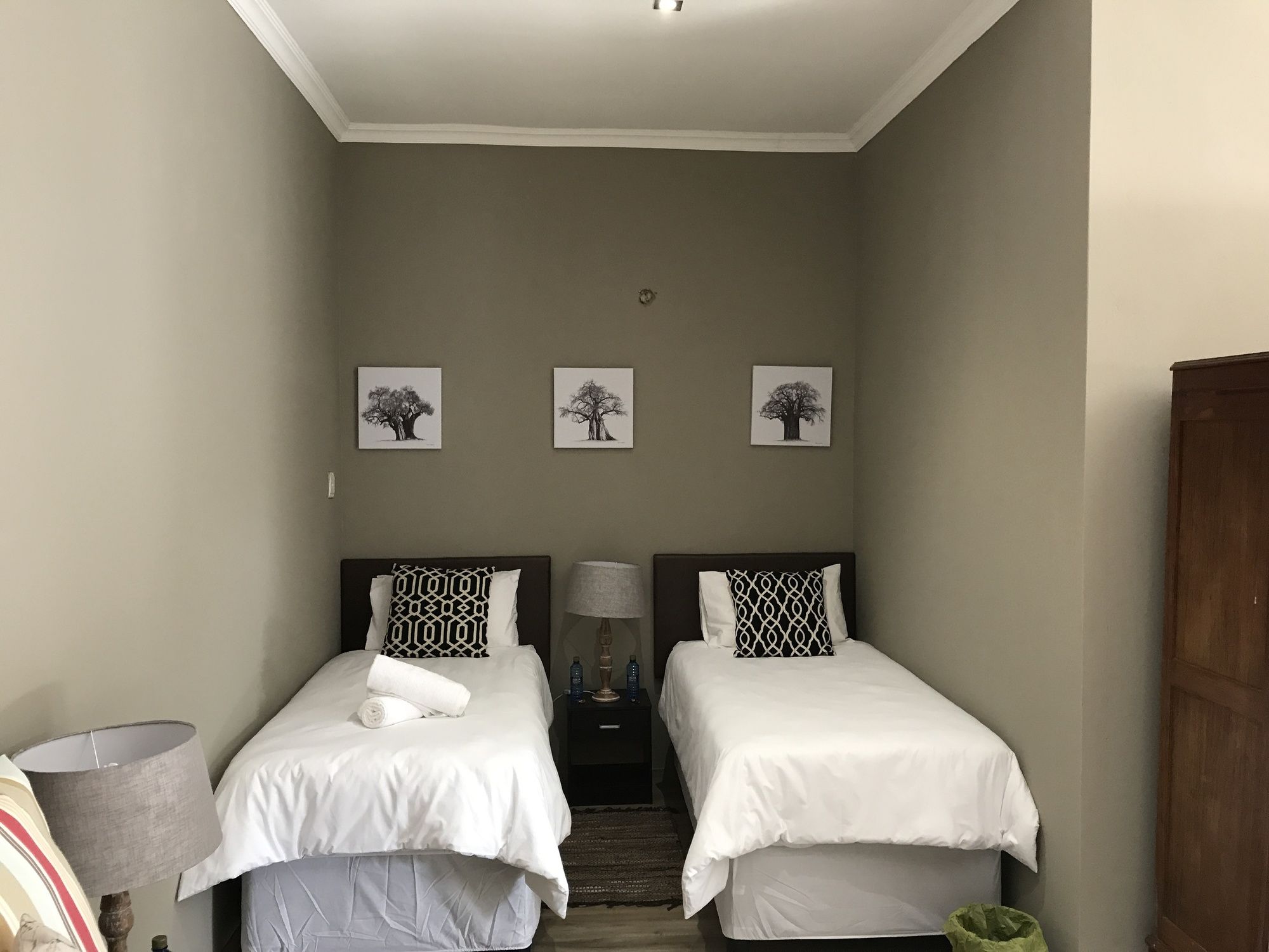 Фото Aerotropolis Guest Lodge